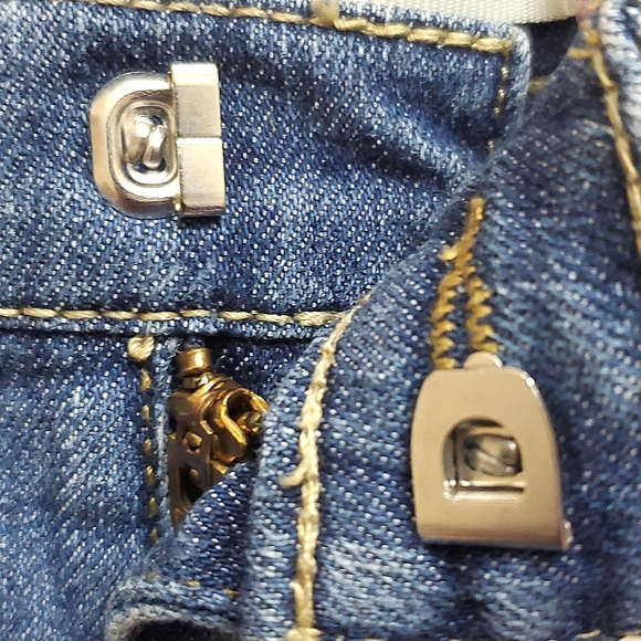 Levi's Blue Denim with Red Hearts Shorty Shorts Girls Size 6X Regular - Picture 9 of 9